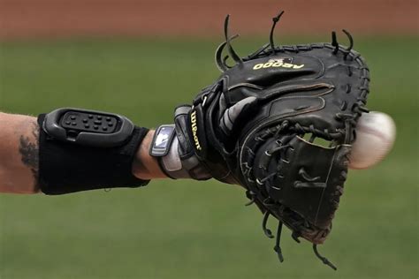 major league bullpen catcher salary|how much do bullpen catchers earn.